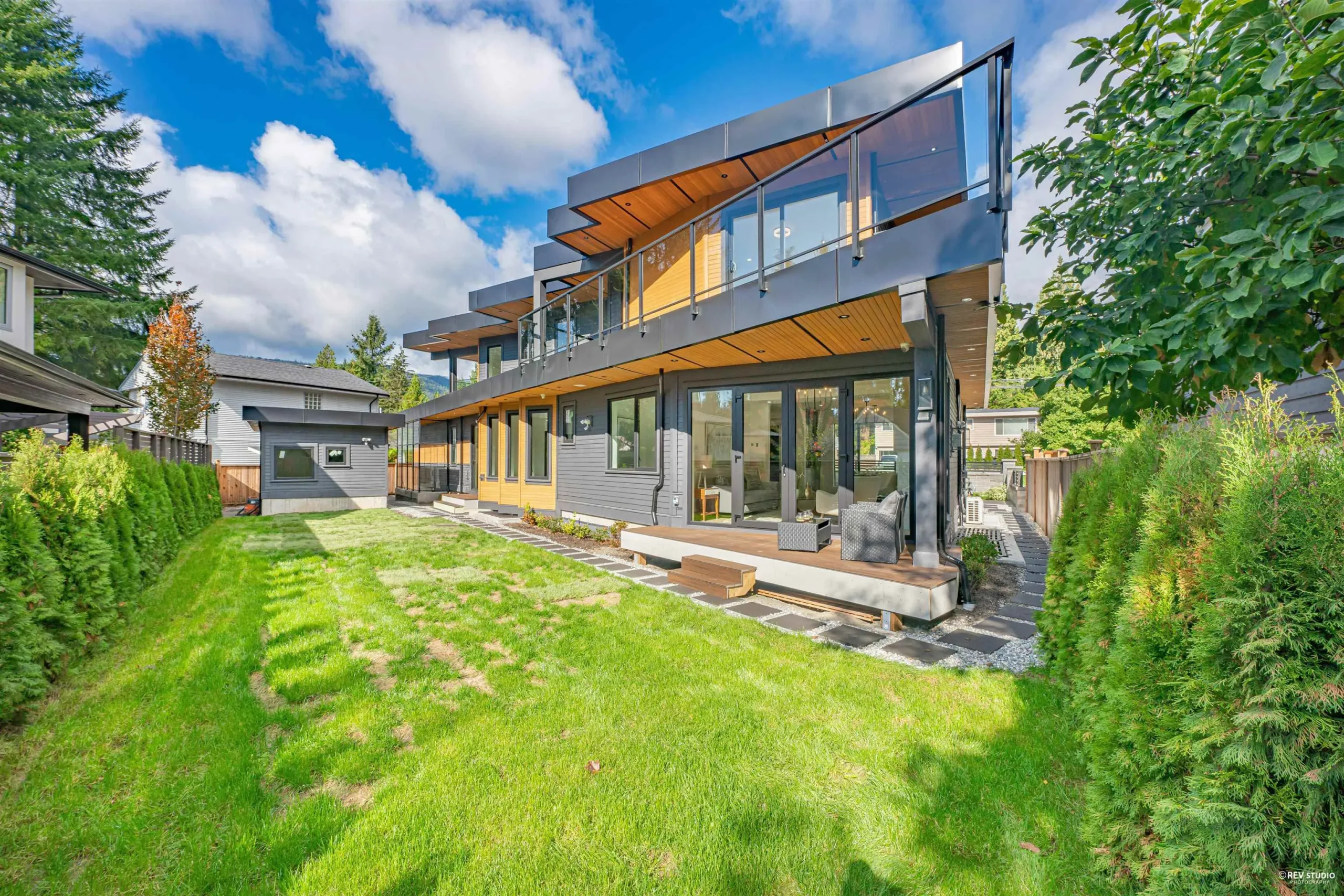 1063-montroyal-boulevard-north-vancouver